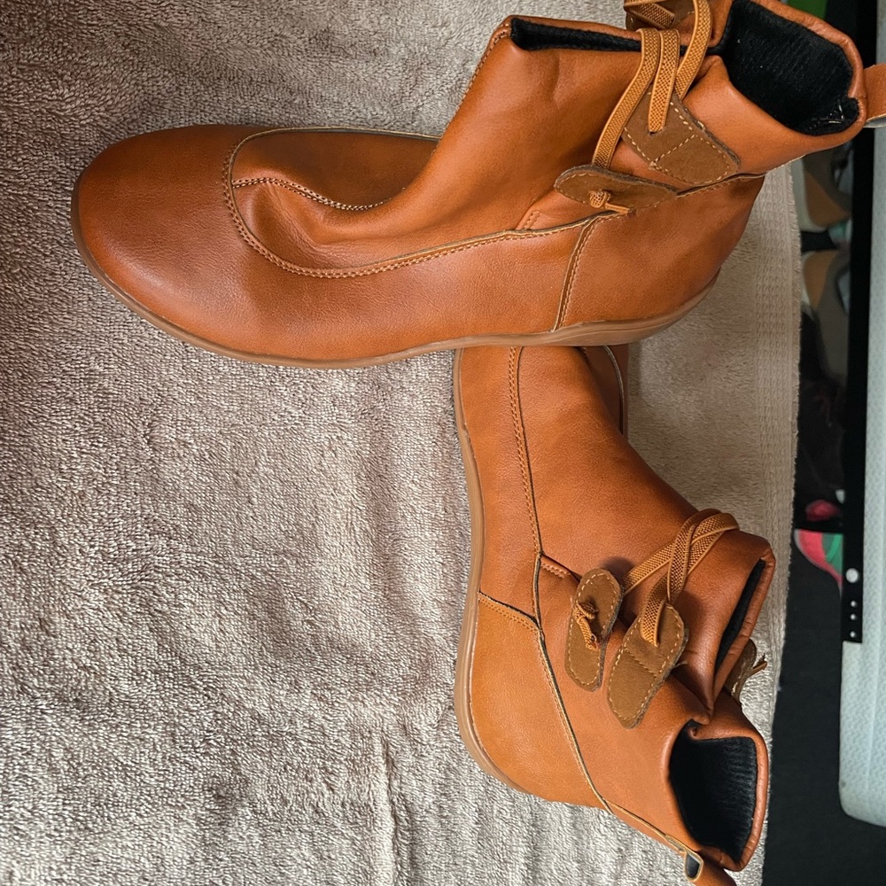 Brand New Never Worn rust booties size 40/7
